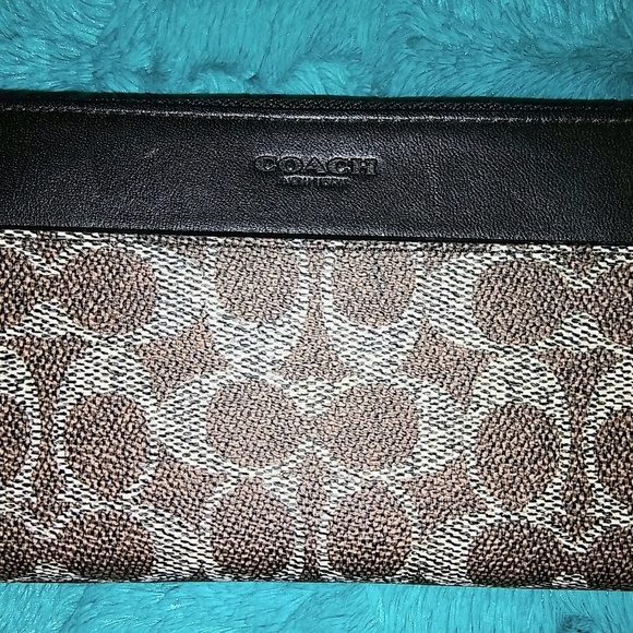 Coach Handbags - NWOT Coach Wallet
